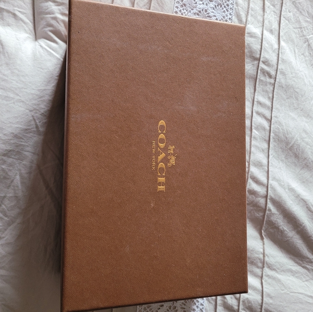 Coach Sandels - Picture 8 of 8